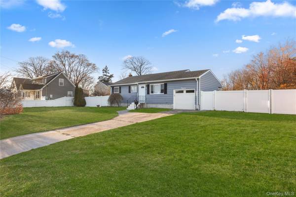 14 Platt AVE, West Babylon, NY 11704