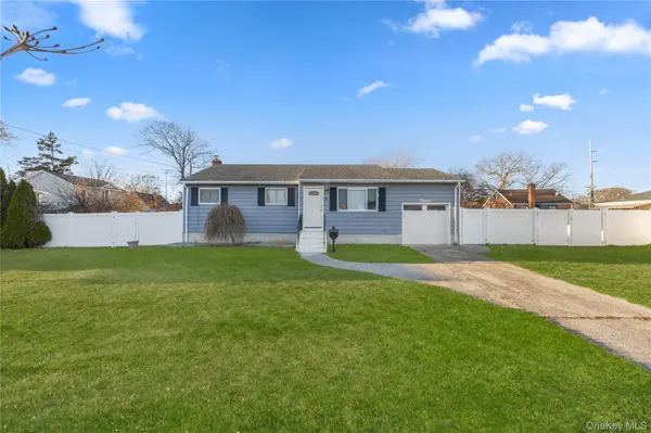 14 Platt AVE, West Babylon, NY 11704
