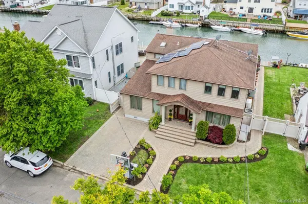 82 Division AVE, Massapequa, NY 11758