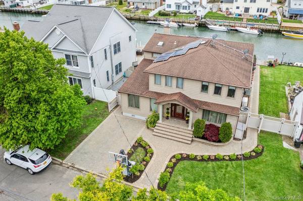 82 Division AVE, Massapequa, NY 11758
