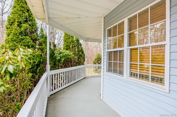 287 Dayton AVE, Manorville, NY 11949