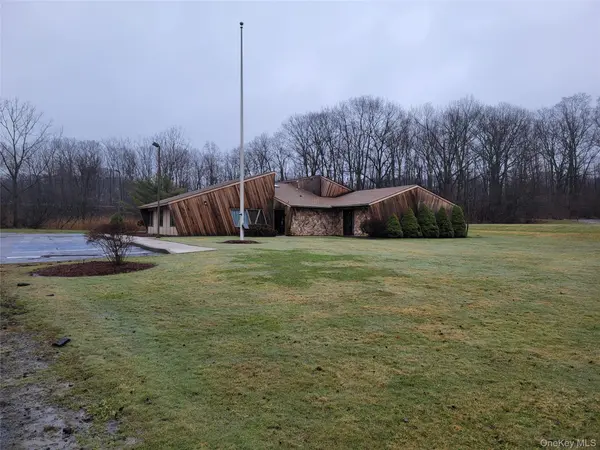 39 Bloomingburg RD, Middletown, NY 10940