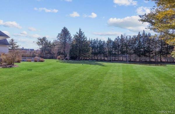 582 Hayground RD, Wainscott, NY 11976