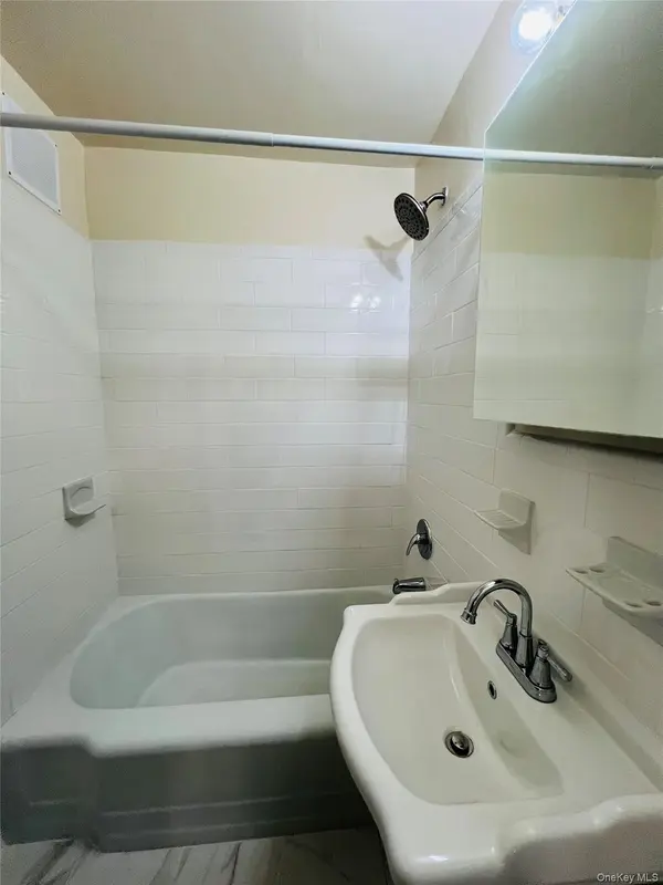 2385 Barker AVE #2U, Bronx, NY 10467