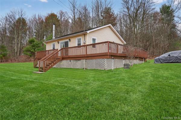 28 Divine Corners RD, Loch Sheldrake, NY 12759