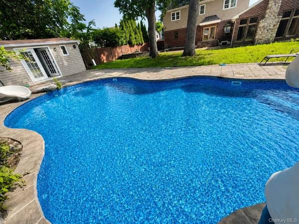 396 Chestnut AVE, East Meadow, NY 11554