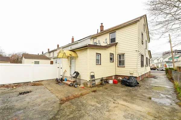24032 146th AVE, Rosedale, NY 11422