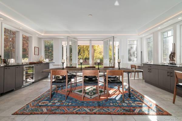 12 Partridge DR, Sag Harbor, NY 11963