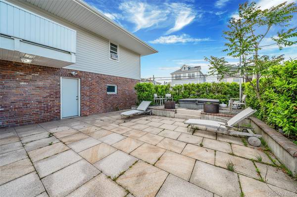 105 Vermont ST, Long Beach, NY 11561