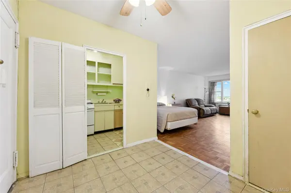 110-45 Queens Blvd #807, Forest Hills, NY 11375