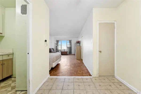 110-45 Queens Blvd #807, Forest Hills, NY 11375