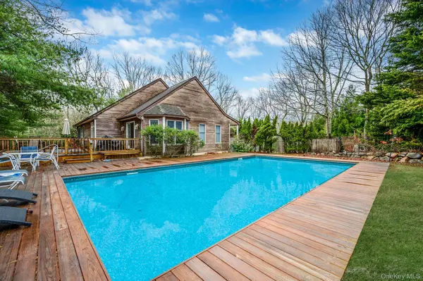 128 Springy Banks RD, East Hampton, NY 11937