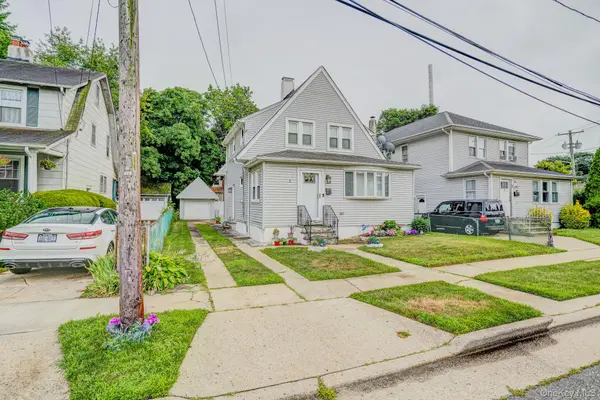 8 Frazier ST, Hempstead, NY 11550