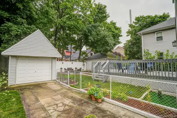 8 Frazier ST, Hempstead, NY 11550