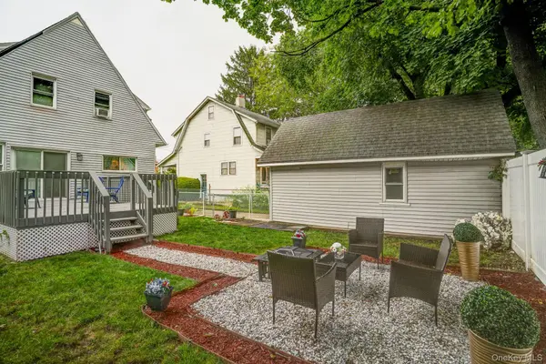 8 Frazier ST, Hempstead, NY 11550