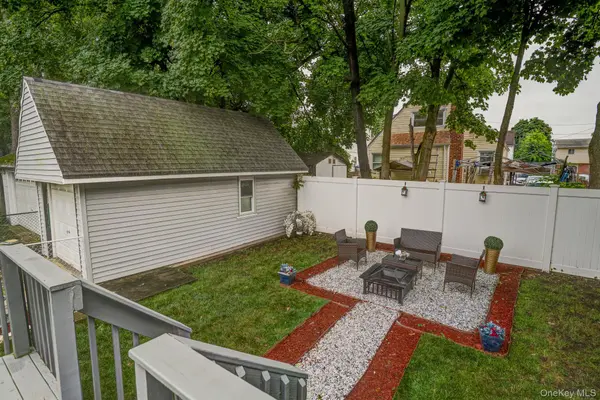 8 Frazier ST, Hempstead, NY 11550