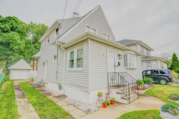 8 Frazier ST, Hempstead, NY 11550