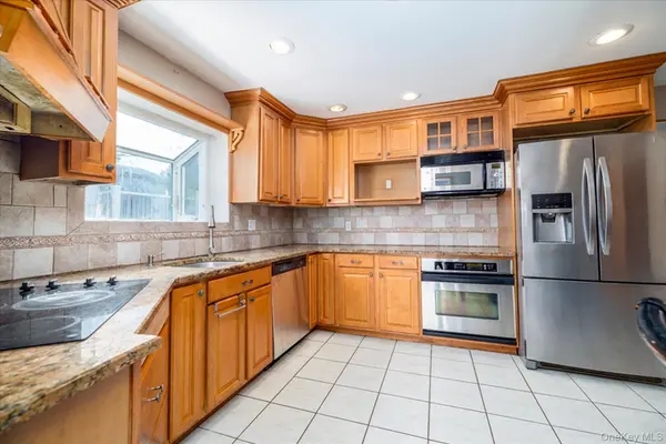 3447 Steven RD, Baldwin, NY 11510