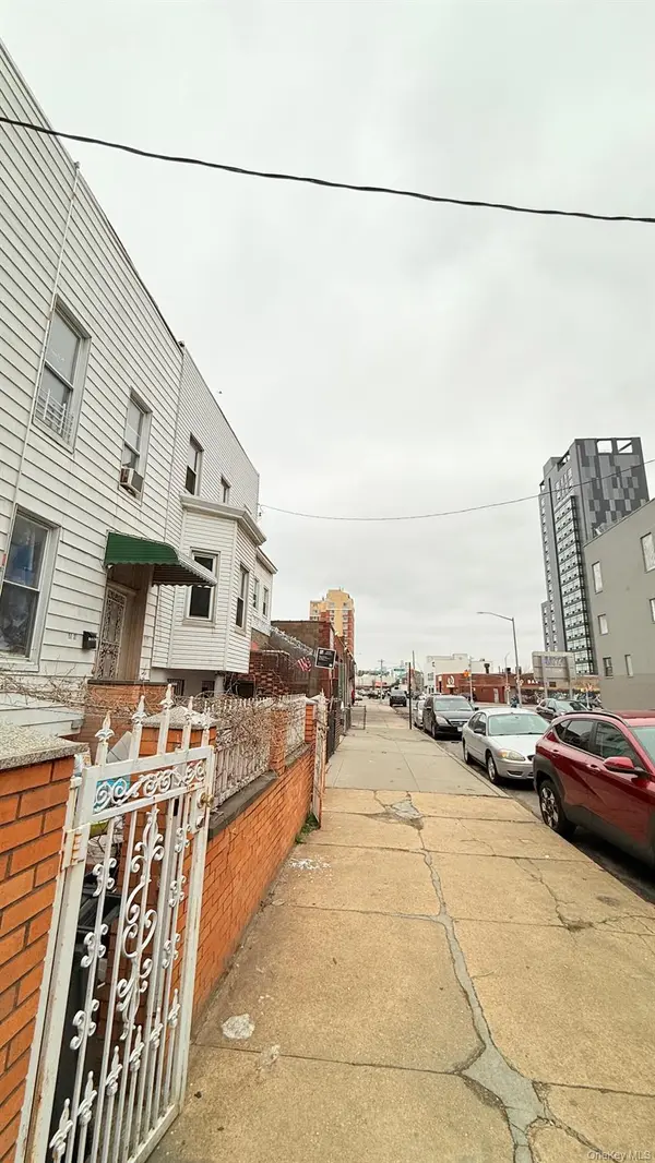 5117 34th ST, Long Island City, NY 11101