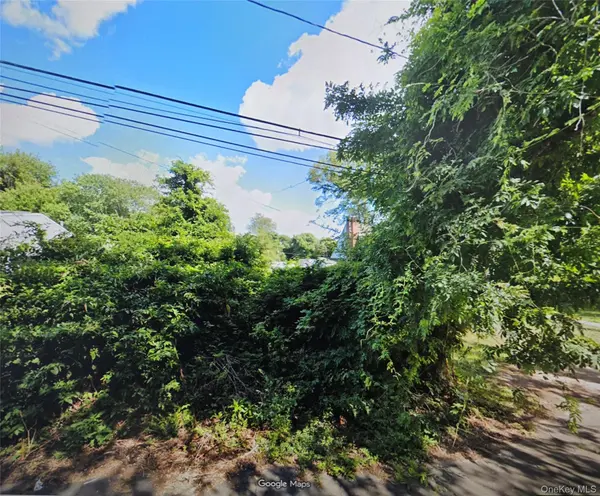 11 Cypress ST, Wyandanch, NY 11798