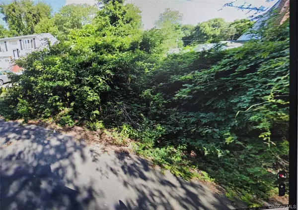 11 Cypress ST, Wyandanch, NY 11798