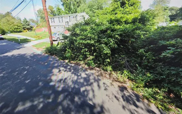 11 Cypress ST, Wyandanch, NY 11798