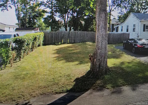 25 S 23rd ST, Wyandanch, NY 11798