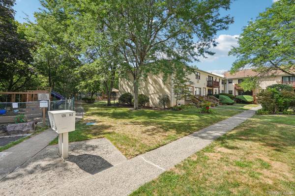 148 Sneden PL #148, Spring Valley, NY 10977