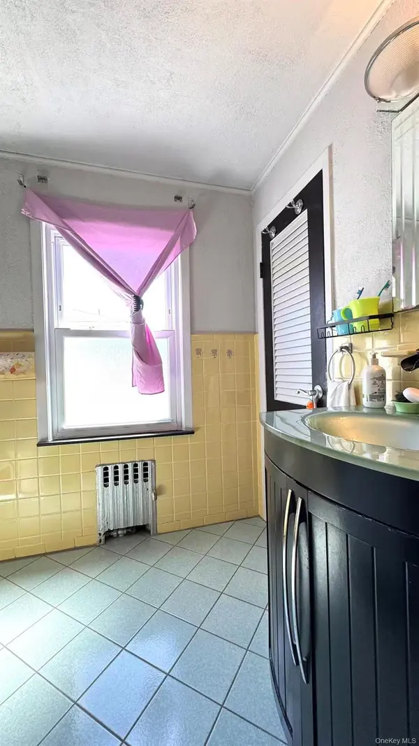 46-30 161st ST, Flushing, NY 11358