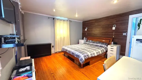 46-30 161st ST, Flushing, NY 11358