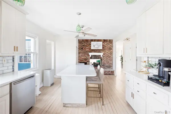 2 E Lido Prom, Lindenhurst, NY 11757