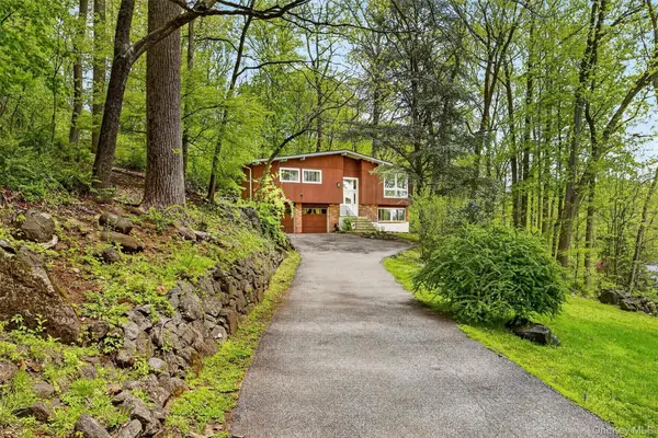 20 John Cava LN, Cortlandt Manor, NY 10567