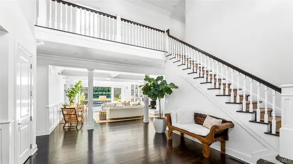 14 W Hills CT, Southampton, NY 11968