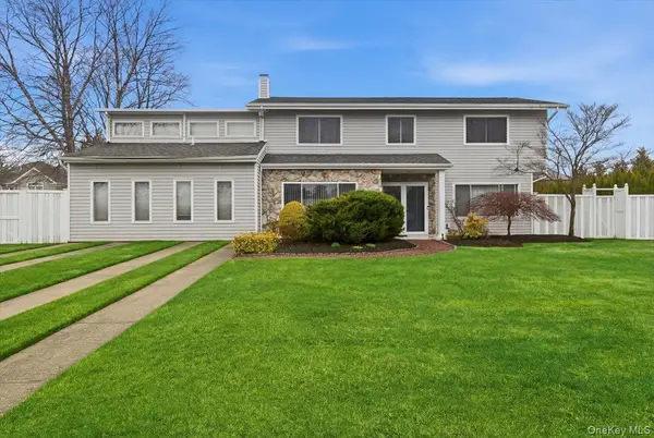 16 Seaway DR, Copiague, NY 11726