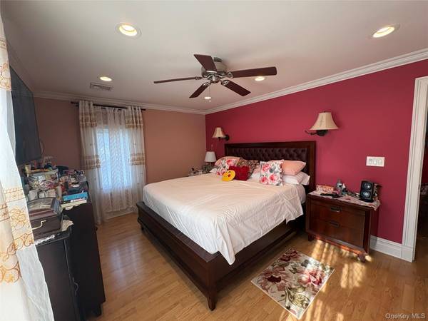 25 Rutland RD, Freeport, NY 11520