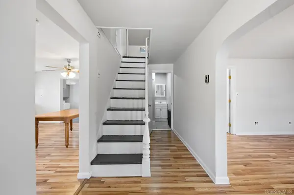94 E Lakewood ST, Patchogue, NY 11772