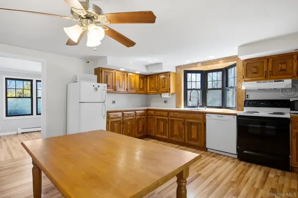 94 E Lakewood ST, Patchogue, NY 11772