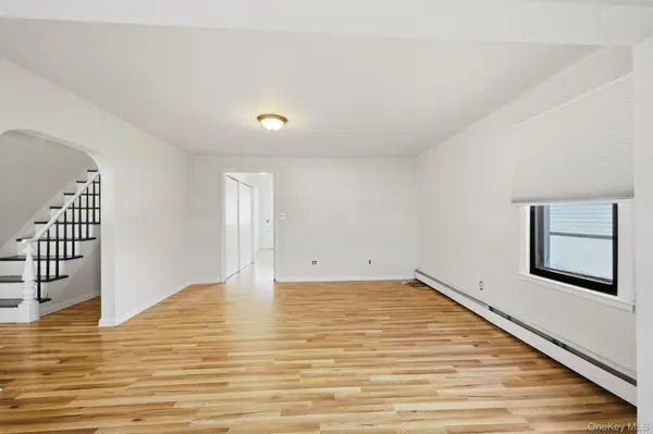 94 E Lakewood ST, Patchogue, NY 11772