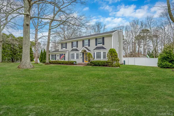 41 Northumberland DR, Shoreham, NY 11786