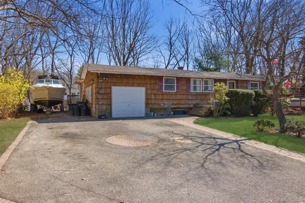 30 Lodge LN, East Setauket, NY 11733