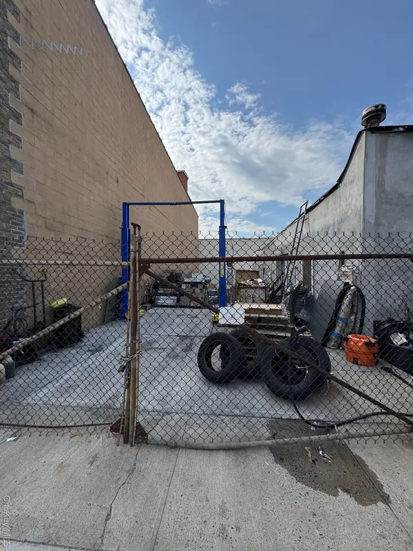 5438 46th ST, Maspeth, NY 11378