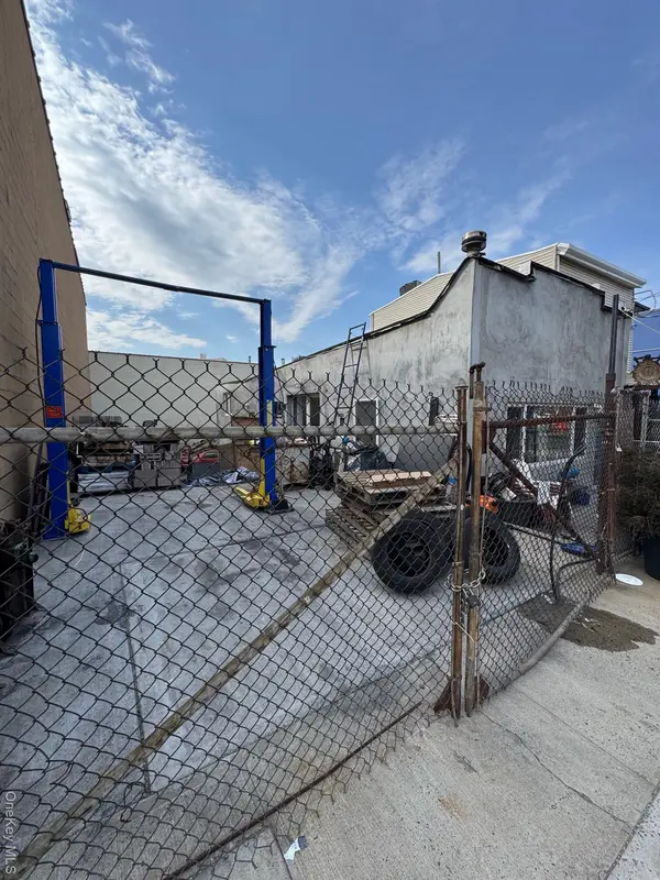 5438 46th ST, Maspeth, NY 11378