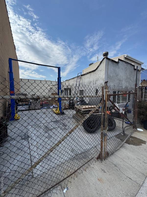5438 46th ST, Maspeth, NY 11378