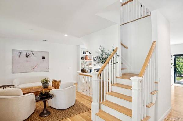 4 Squaw RD, East Hampton, NY 11937