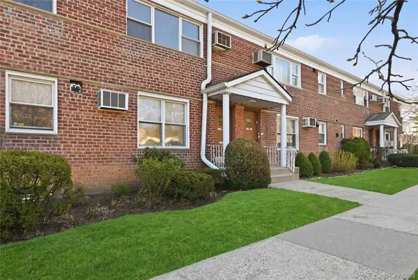 196-32 Pompeii AVE #2C, Holliswood, NY 11423
