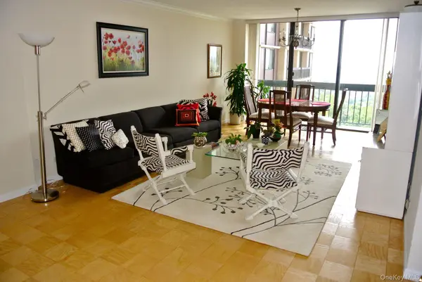 27010 Grand Central Pkwy #11R, Floral Park, NY 11005