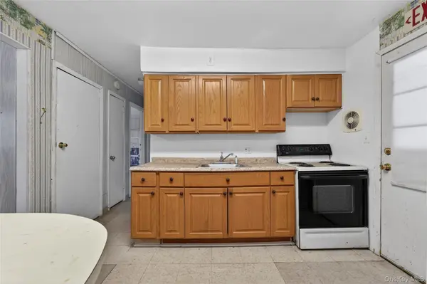 188 Amherst ST, Hempstead, NY 11550