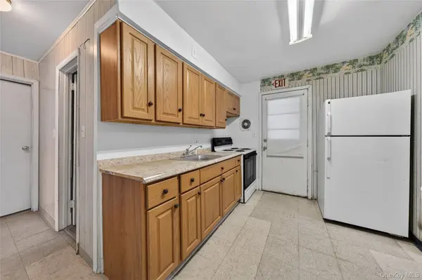 188 Amherst ST, Hempstead, NY 11550