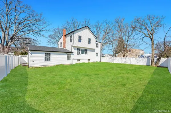 90 30th ST, Copiague, NY 11726