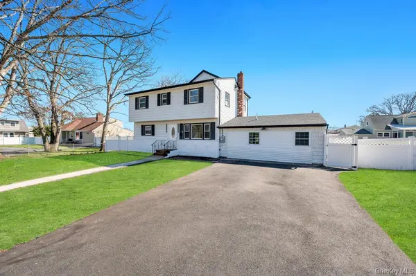 90 30th ST, Copiague, NY 11726